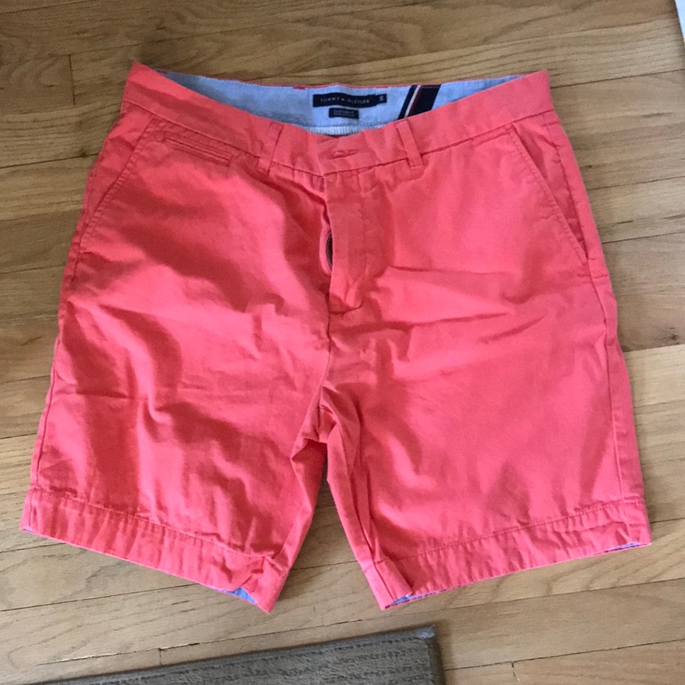 Mens size 36 Tommy Hilfiger like new shorts coral like color, very good